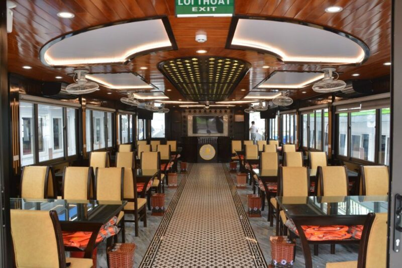 Hanoi: Roundtrip Halong Bay Islands, Caves, Kayaking & Lunch - Explore the Luon Cave