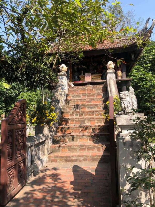 HANOI: SCOOTER VISIT TRAIN STREET & CULTURE SIGHTSEEING - Itinerary Highlights