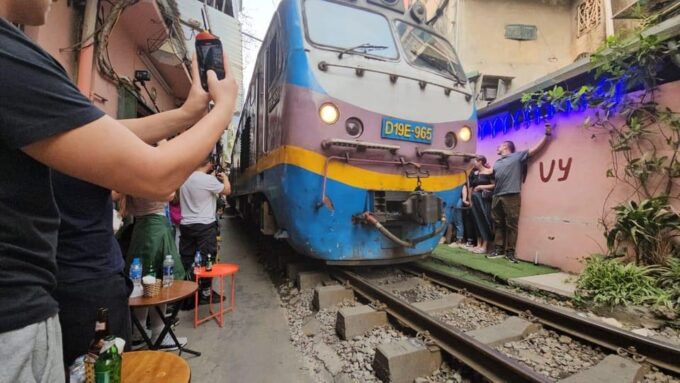 Hanoi: Street Food Tour With Train Street and Old Quarter - The Experience of Train Street