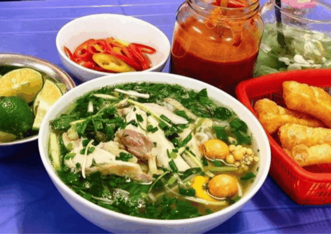 Hanoi: Street Food Tour With Train Street Experience - Train Street Experience