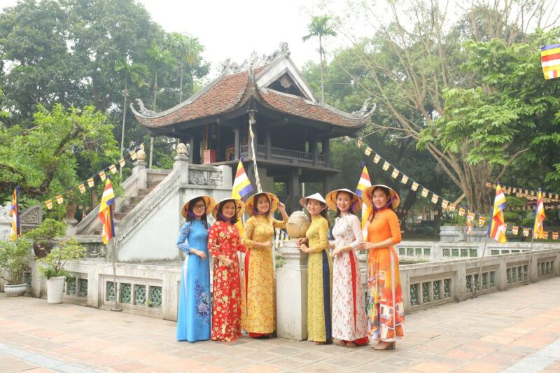 Hanoi: Traditional Ao Dai Dress and Non La Hat Rental - Wearing the Iconic Non La Hat