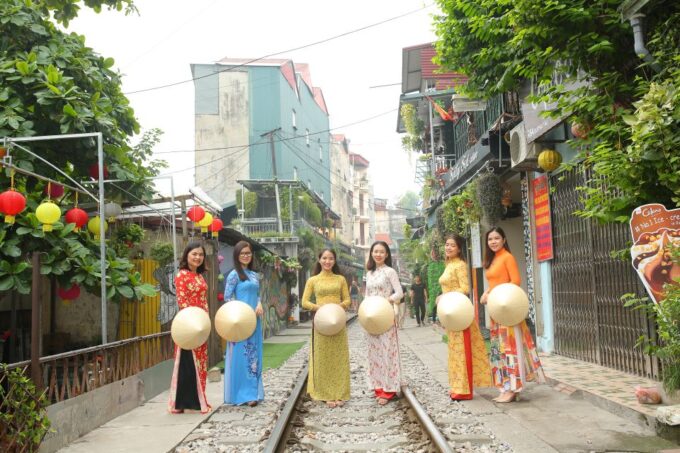 Hanoi: Traditional Ao Dai Dress and Non La Hat Rental - Recap