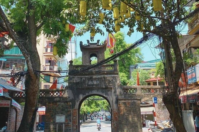 Hanoi Train Street Food Walking Tour - Highlights of the Tour