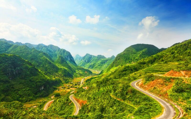 Hanoi: Transfer to Sapa Private Car - Amenities and Inclusions