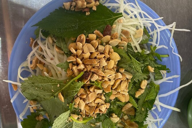 Hanoi Vegan Walking Street Food Tour in Old Quarter - Navigating Hanois Old Quarter
