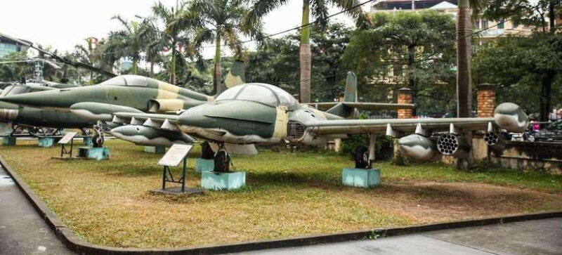 Hanoi: Vietnam War Remnants Museum & Local Train Street - Savoring the Flavors of the Old Quarter