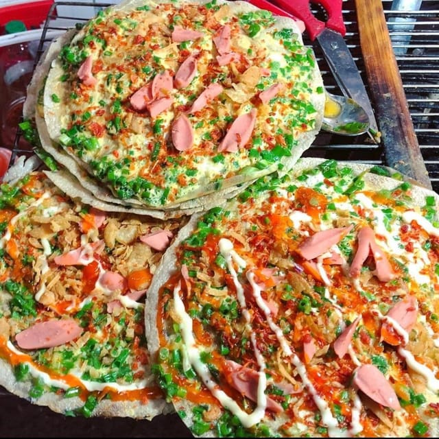 Hanoi: Walk and Taste Unique Street Food - Guided Street Food Tour