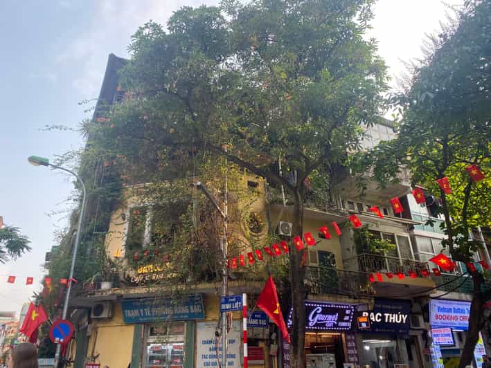 Hanoi: Walking Culturistic Tour With Snacks - Experience Highlights
