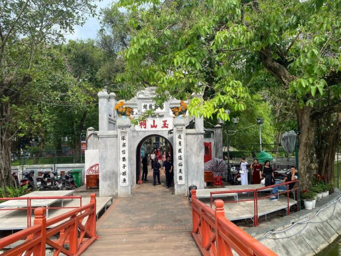 Hanoi Walking Street Tour - Experiencing Daily Life and Traditions