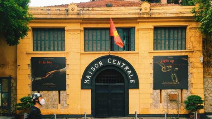 Hanoi War Remnants Tour: Hilton Prison & Local Train Street - Visiting the Vietnam Air Force Museum