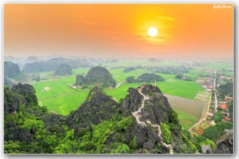 Hanoi:Full-Day Ninh Binh Heritage Hoa Lu, Tam Coc & Mua Cave - Bike Tour of the Village