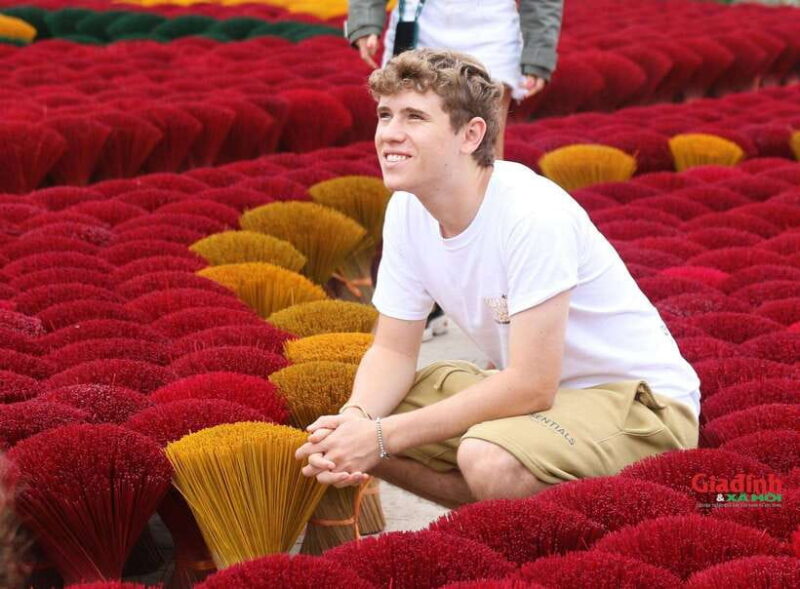 Hanois Artisan Trail:Incense Village,Hat,Lacquer & Train St - Full Day Tour Itinerary