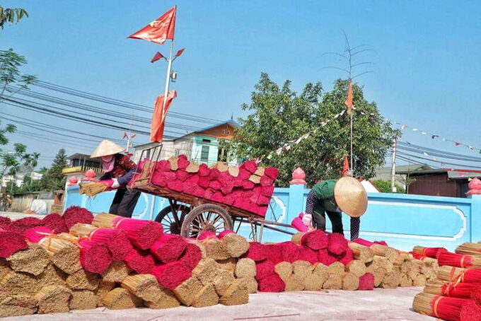 Hanois Artisan Trail:Incense Village,Hat,Lacquer & Train St - Hands-on Experiences