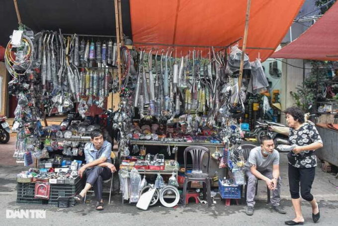 Hanoi'S Must-Visit Spots & Untold Tales From the Vietnam War - Exploring Kham Thien and the Local Market