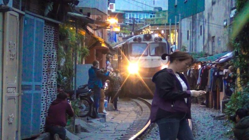 Hanoi's Nightlife: Exploring and Relaxing Massage Experiences - Key Points