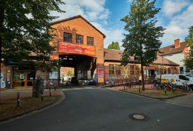 Hanover: Guided Walking Tour of the Linden-Limmer District - Neighborhood Exploration