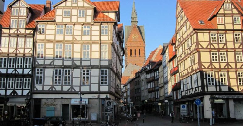 Hanover: Old Town Historical Walking Tour by Geo Epoche - Tour Highlights