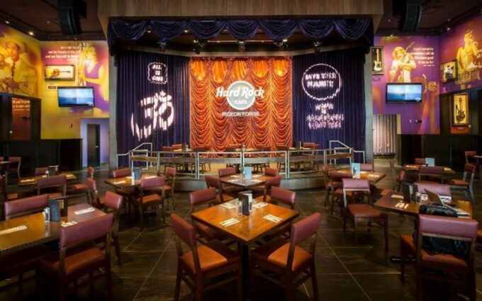 Hard Rock Cafe Pigeon Forge - Location and Establishment