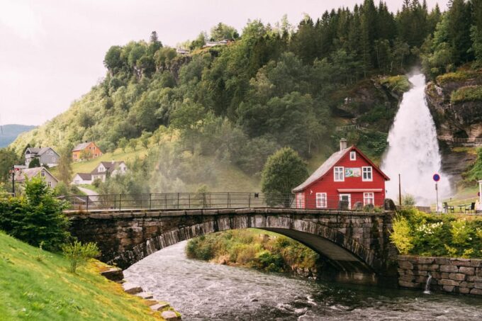 Hardangerfjord Lunch at Cider Farm, Coffee at Historic Hotel - Return to Bergen