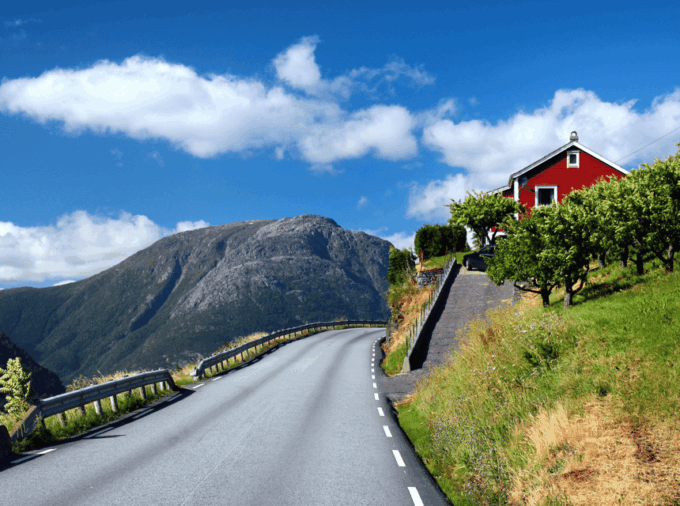 Hardangerfjord Lunch at Cider Farm, Coffee at Historic Hotel - Tour Inclusions