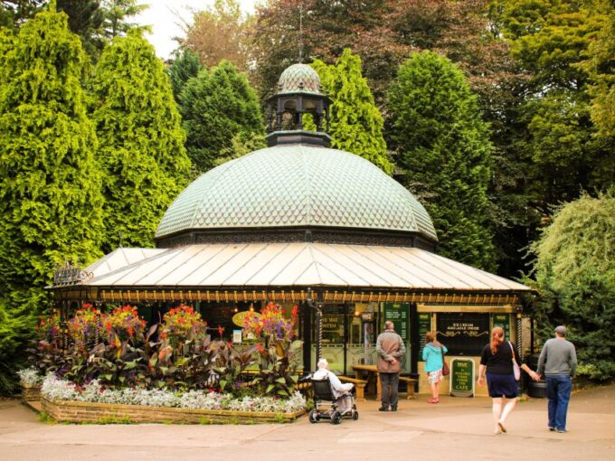 Harrogate: Exploration Game With Pubs & Cafes - Treasure Hunt Through the City