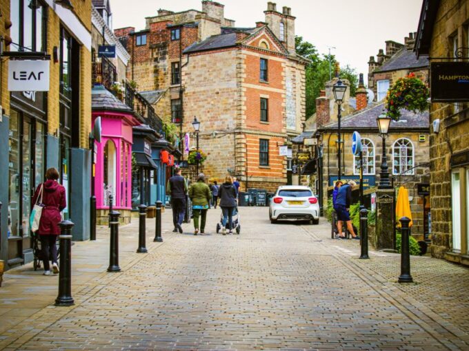 Harrogate: Exploration Game With Pubs & Cafes - Practical Information and Recommendations