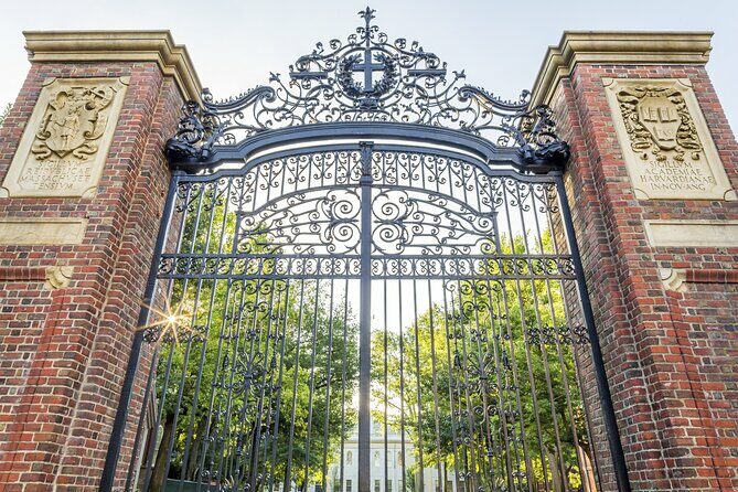 Harvard Square and University Smartphone Guided Audio Walking - Key Points at a Glance