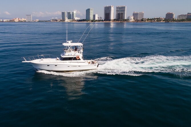 Hatteras 42-44 Classic Yachts in Puerto & Nuevo Vallarta - Included Amenities and Services
