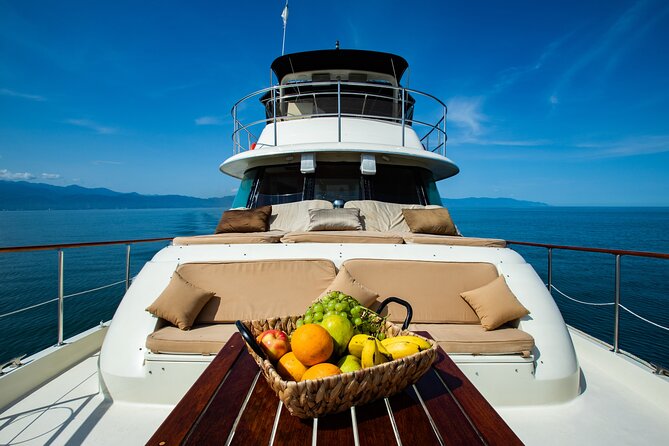 Hatteras 58-61 Luxury Yacht in Puerto Vallarta & Nuevo Nayarit - Accessibility and Capacity