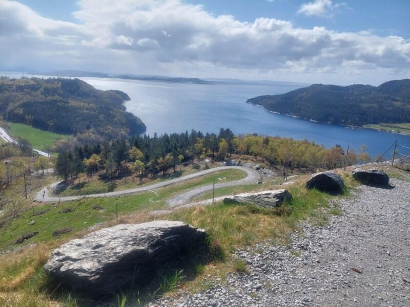 Haugesund: Guided Hike to Himakåna (Mini Trolltunga) - Key Points