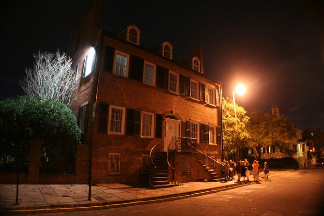 Haunted Savannah Pub Crawl - Tour Guide and Inclusions