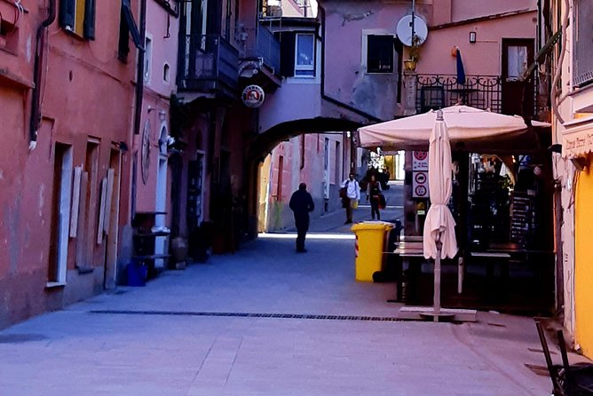 Have Fun With Private Transfer From Florence to the Cinque Terre - Booking Confirmation and Guarantee