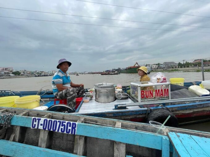 Hcm: Cai Rang Floating Market With English or French Guide - Refreshments and Transportation