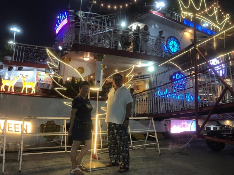 HCM: Dinner Cruise on Saigon River (Chinese Tour Guide) - Scenic Views of the City
