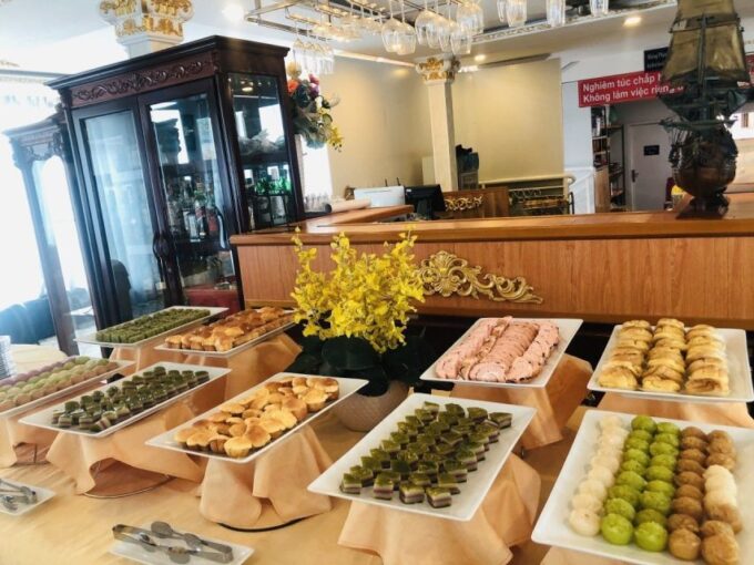 Hcm: Saigon River Dinner Cruise With Private Table - Additional Details to Note