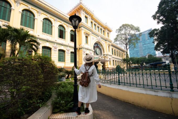 HCMC: English or German War History Tour: Tunnels & Museums - Saigon Landmarks Exploration