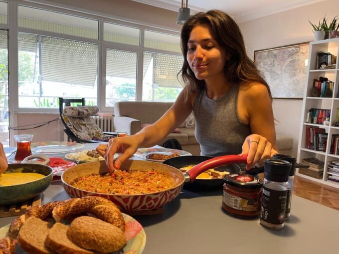 Healthy Istanbul Morning: Yoga and Healthy Turkish Breakfast - Participant Interactions