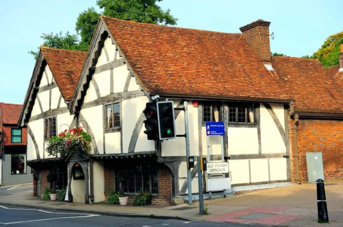 Heathrow Airport: Affordable Transfer to Winchester, Hants - Connecting Heathrow to Winchester, Hampshire