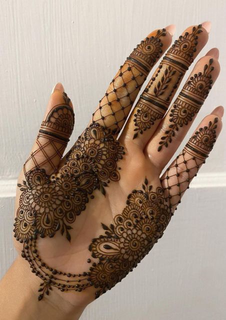 Heena (Mehndi) Session in Varanasi - History of Henna