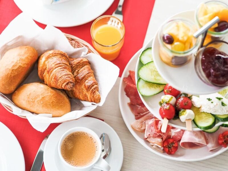 Heidelberg: Breakfast Boat Cruise - Amenities and Services