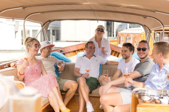 Heidelberg: Private Neckar River Historic Boat Tour - Complimentary Refreshments