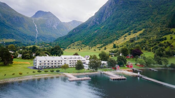 Helicopter + Lunch at Rosendal Fjordhotel - Memorable Moments