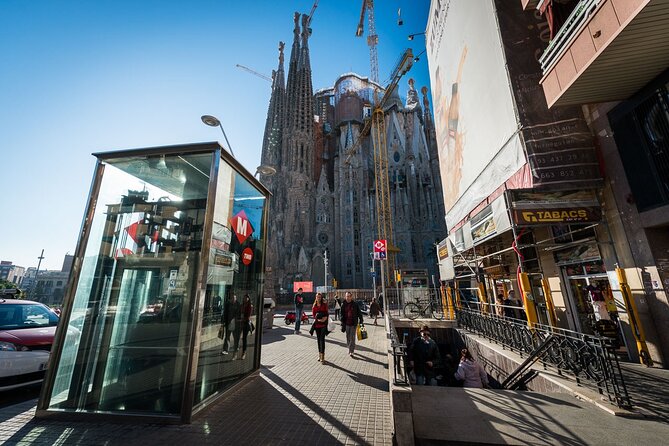 Hello Barcelona Travel Card - Accessibility and Group Size