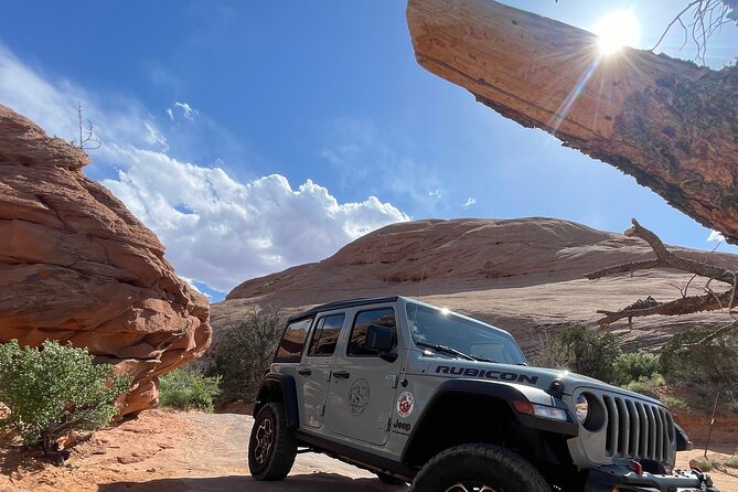 Hell's Revenge Private 4x4 Guided Jeep Experience in Moab - Unparalleled Views of the La Sal Mountains