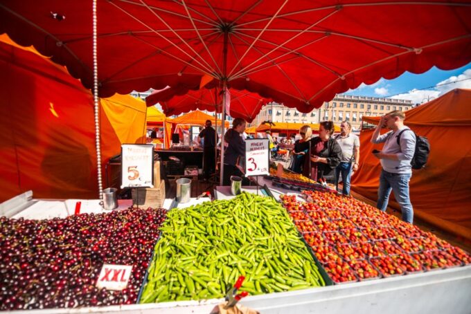 Helsinki: City Highlights and Suomenlinna Eco-Friendly Tour - Scenic Ferry Ride to Suomenlinna