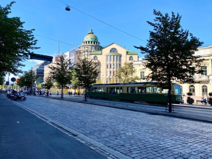 Helsinki: City Highlights and Suomenlinna Eco-Friendly Tour - Guided Tour of Suomenlinna Fortress