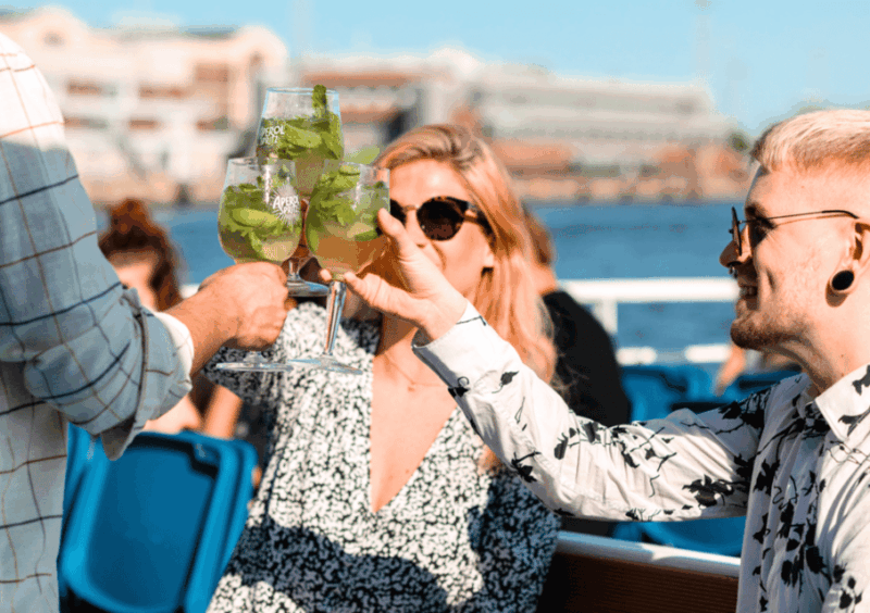 Helsinki: Evening Archipelago Cruise - Onboard Amenities