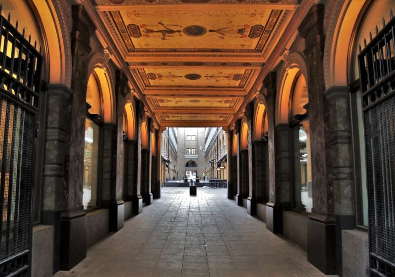 Helsinki: Express Walk With a Local in 60 Minutes - Customization and Itinerary