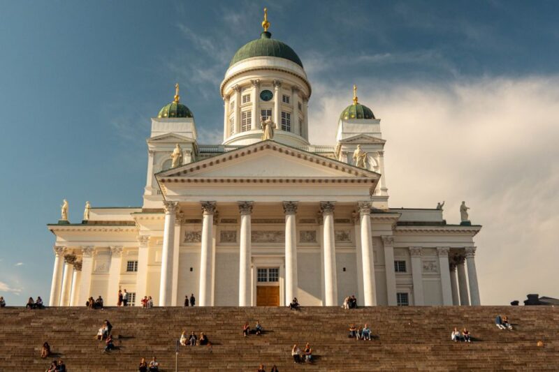 Helsinki: First Discovery Walk and Reading Walking Tour - Starting Point and Main Stops