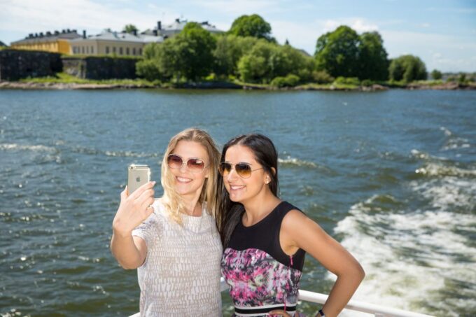 Helsinki: Hop-On Hop-Off Bus Tour & City Highlights Cruise - Cruise Along the Shorelines